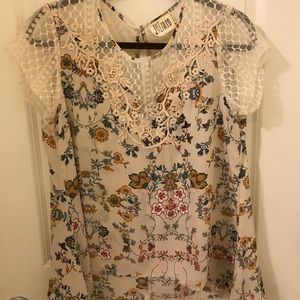 Flowery flowy top